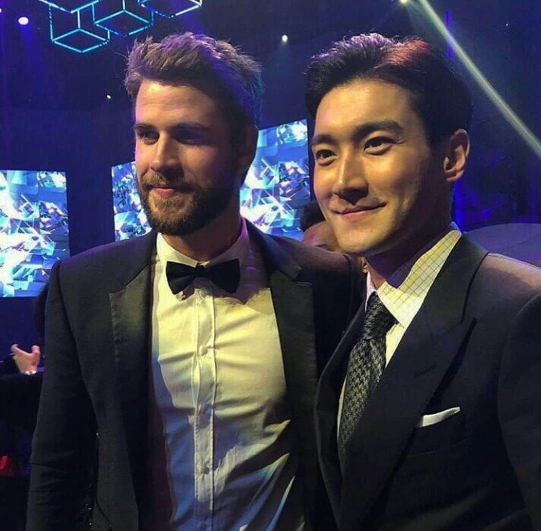 チェ・シウォン（SUPER JUNIOR）さんのインスタグラム写真 - (チェ・シウォン（SUPER JUNIOR）Instagram)「Old picture.  @liamhemsworth」11月25日 23時21分 - siwonchoi