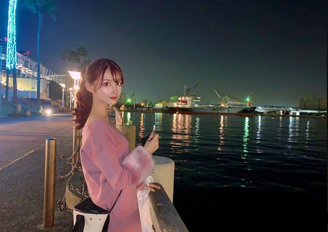 みおのインスタグラム：「あすちゃんが撮ってくれた💛#目バキバキ」