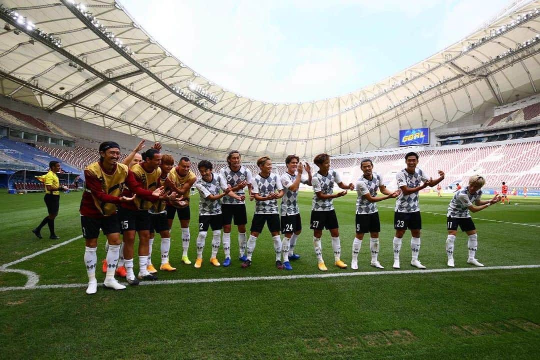 大崎玲央のインスタグラム：「勝利＆予選突破🔥🔥 もっともっとこのチームで上にいける💪🏽💪🏽 日本からも応援ありがとうございます💪🏽💪🏽  そしてみんな忘れずに ゆりかごパフォーマンスありがとう👶🏽 #ACL2020 #visselkobe #ヴィッセル神戸 #トモニイコウ」