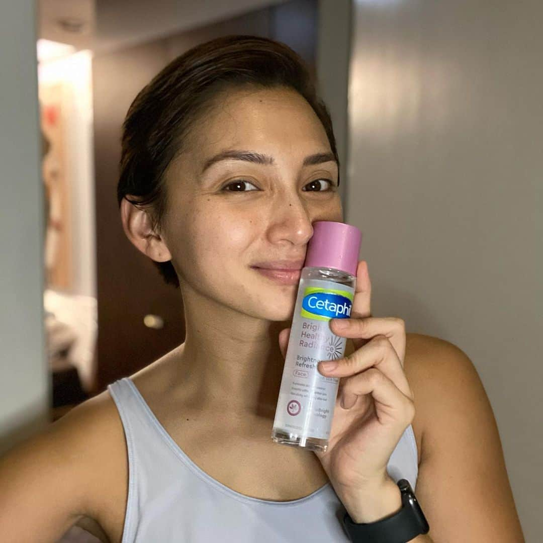 Iya Villaniaさんのインスタグラム写真 - (Iya VillaniaInstagram)「So as you all know, I have my thing with skincare 😆 And until now I still get confused with how I can maximize my routine to achieve my target results. That’s why I’m taking this chance (and so should YOU!) to ask a derma all my skincare concerns!  Watch our upcoming FB live with Dr. Irene Gaile and @annecurtissmith at @mercurydrugph‘s FB Page this Saturday, 12NN so we call all be #BrightAboutSkin!  Also, Cetaphil products are now available for Curbside Pickup, Drive-thru, and Delivery from Mercury Drug! Check out their FB page to know how to 😊 #ParaSaYoSuki #TheCetaphilDifference」11月25日 23時29分 - iyavillania