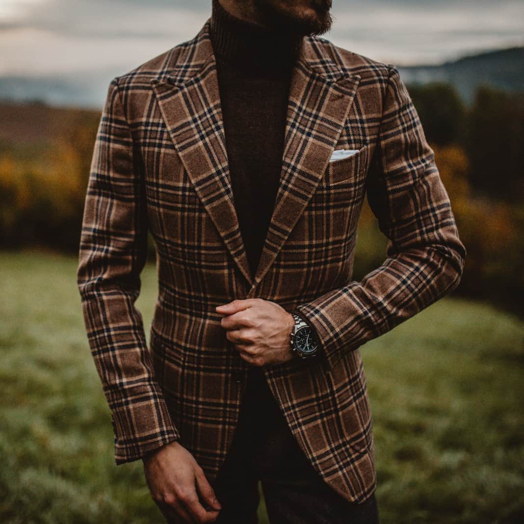 ドーメルさんのインスタグラム写真 - (ドーメルInstagram)「With patch pockets and large lapels associated with a strong design, this jacket is a masterpiece of the collection proposed by @buczynski_tailoring, to interpret our Woodland quality.⁣ Cloth reference : 414015⁣ .⁣ .⁣ 📸 by @ofierzynka & suit by @buczynski_tailoring⁣ 🧔🏻@bartforrester⁣ .⁣ .⁣ #look #ootd #menstyle #woodland」11月25日 23時29分 - dormeuil1842