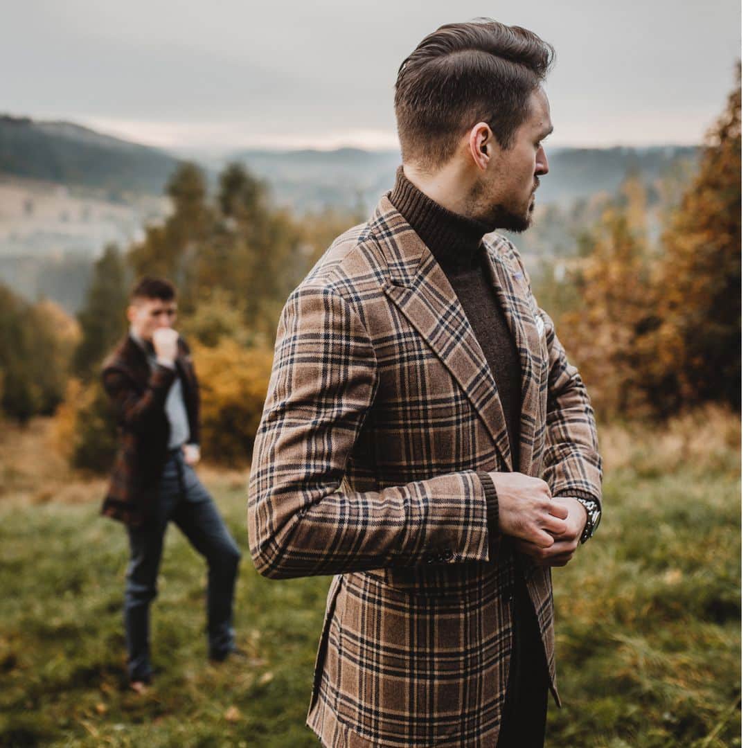 ドーメルさんのインスタグラム写真 - (ドーメルInstagram)「With patch pockets and large lapels associated with a strong design, this jacket is a masterpiece of the collection proposed by @buczynski_tailoring, to interpret our Woodland quality.⁣ Cloth reference : 414015⁣ .⁣ .⁣ 📸 by @ofierzynka & suit by @buczynski_tailoring⁣ 🧔🏻@bartforrester⁣ .⁣ .⁣ #look #ootd #menstyle #woodland」11月25日 23時29分 - dormeuil1842