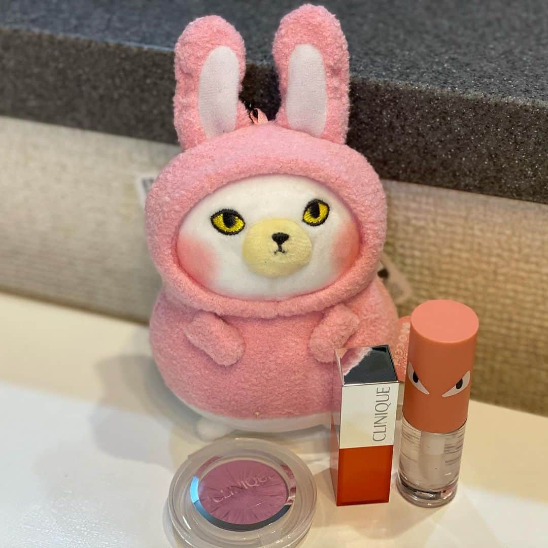 桜咲千依のインスタグラム：「ポストに届くコスメ達。 #clinique #hotomi #MocchiMocchi」