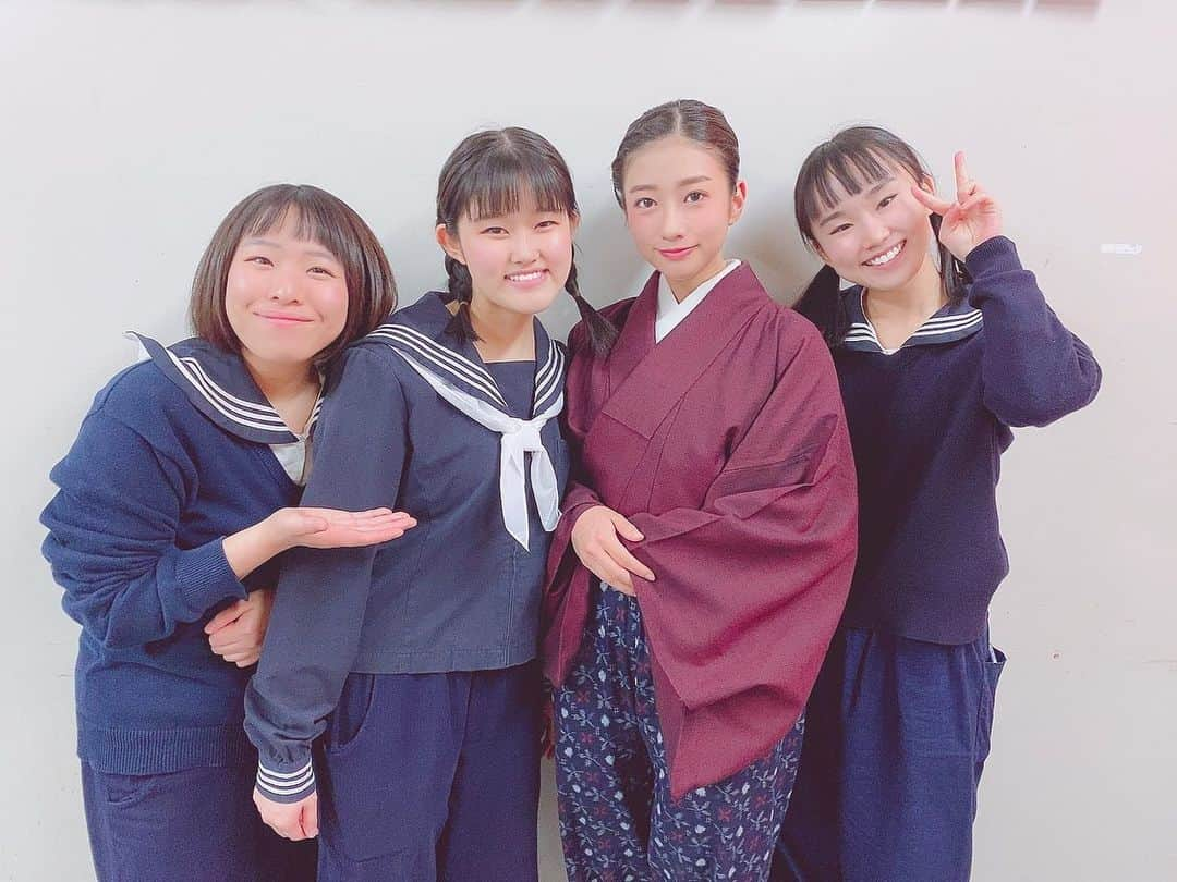 大貫彩香さんのインスタグラム写真 - (大貫彩香Instagram)「撫子隊ー！ 皆セーラー服が似合ってて 表でも裏でもきびきび動き、キャッキャと笑って楽しかった仲良くしてくれて沢山の洗い物も有難う😭✨　 風香ちゃん、阿南ちゃんと、夏女ちゃん、  信乃ちゃんは、今年1月に共演した時はお互い女学生役だったのに！！て私が1番気にしている所を今回は奥様って感じ♡と褒めてくれた時は救われた😭🌸有難う〜〜  きゃのんさん またご一緒出来て嬉しです🥰 お土産の上野村のお味噌汁を早速使って頂けたと聞けてこれまた嬉しかったです🙏🏻またお土産もって会いに行っちゃおうかな🥰🥰だいすきー！ うさぎさんと3人で稽古場から歩いて帰った思い出✨ 凄くお世話になりました🙇🏻‍♀️🌸 　  綱木ちゃんは、仲良くなれて嬉しい😊なんか逆に綱木呼び笑笑 出会いに感謝です！明るくて前向きで憧れる女性✨ これからも宜しくね🥰すきー！  山田寿々ちゃんと水川華奈ちゃん！ 可愛い可愛い寿々ちゃん☺️💕はるにゃんもこの2人と話してるとなんか落ち着いた😌💖 礼子ちゃんの9時！てはずむ声がとても好きだった🥰  #舞台　#MOTHER」11月25日 23時39分 - sayaka_oonuki