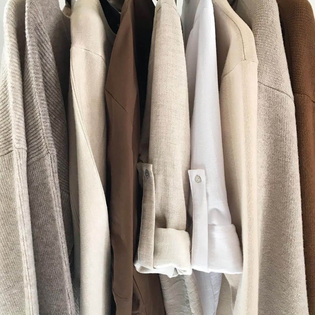 Matildaのインスタグラム：「🙋🏻‍♀️Who likes Earth tones colors? 🍂🍁Happy Hump Day」