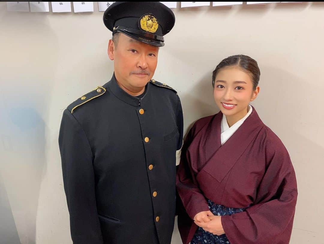 大貫彩香さんのインスタグラム写真 - (大貫彩香Instagram)「テキサスさん前も同じ稽古場でお稽古していて今回共演する事が出来て嬉しかったです✨皆をまとめて下さったり優しくてお兄ちゃんの様な存在でした😊  太介さん気さくに話しかけて下さって有難うございました！この表情は可愛すぎませんか？🥰笑 お世話になった方々に共通の方が多く、またご一緒出来たら嬉しいです！次の舞台も頑張ってください✨ お写真無いのですが松健さんが役以外の時泣いてらした姿がとても印象的でした。 この度はヒール役とも言える立場を背負い本当にお疲れ様でした💐  お話上手な小笠原さん 電車でまさかのご両親に遭遇(笑)お母様とそっくりでした🥰面白くって何時も楽しかったです✨  有難う御座いました🌸  #舞台　#MOTHER」11月25日 23時53分 - sayaka_oonuki