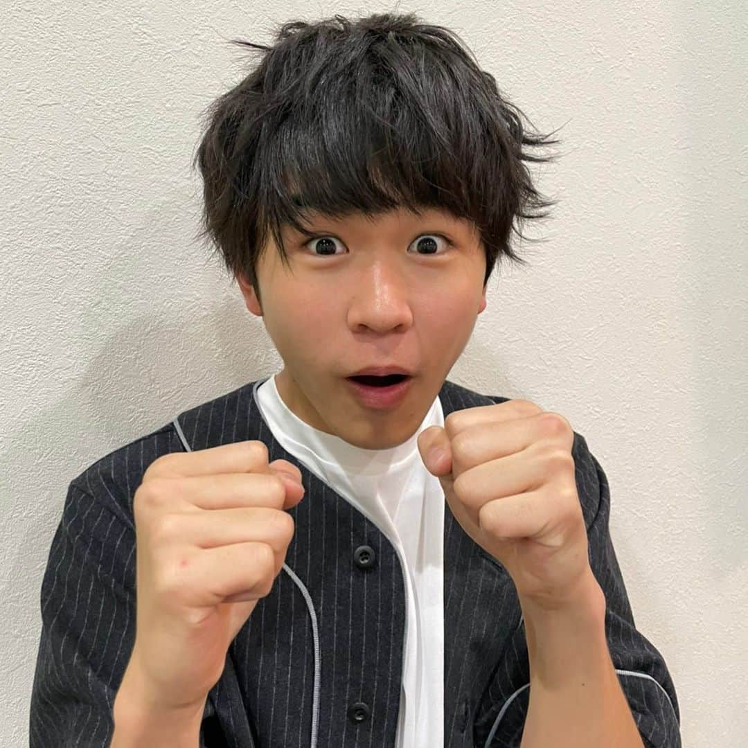 鈴木福さんのインスタグラム写真 - (鈴木福Instagram)「今日は日本シリーズ第4戦が行われ、ソフトバンクの日本一が決定しましたね！ 福岡ソフトバンクホークスのみなさん、おめでとうございます！！  強すぎる…！！！(笑)  野球したーい トクサンTVを観て、野球愛を高めています(笑)  #日本シリーズ#野球#プロ野球#日本一#福岡ソフトバンクホークス#強すぎる#トクサンTV#野球愛が止まらない#1093」11月25日 23時46分 - s_fuku_te