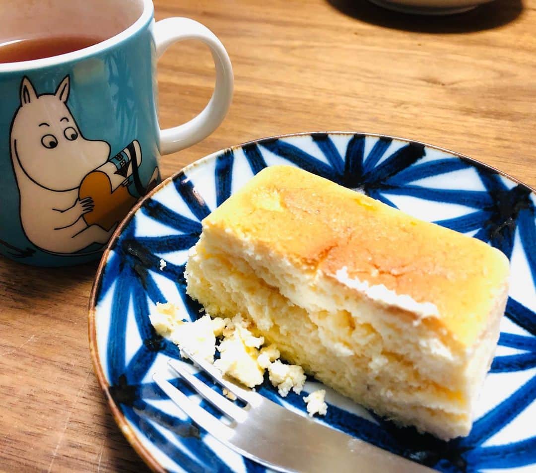 辻本耕志さんのインスタグラム写真 - (辻本耕志Instagram)「和歌山県の、パスタとスイーツのお店　「シエスタ」のチーズケーキをお取り寄せ。しっとりしてて、めちゃうま！ごちそうさまっした！ #和歌山　#シエスタ　#チーズケーキ」11月25日 23時47分 - tsujimotokouji