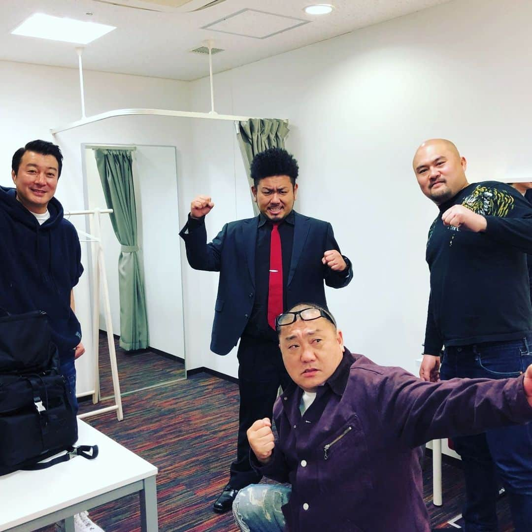 山本圭壱さんのインスタグラム写真 - (山本圭壱Instagram)「カトちゃんと 鬼越トマホーーークと 山ちゃん 来月のタイムリミットっす」11月25日 23時48分 - yamamogt