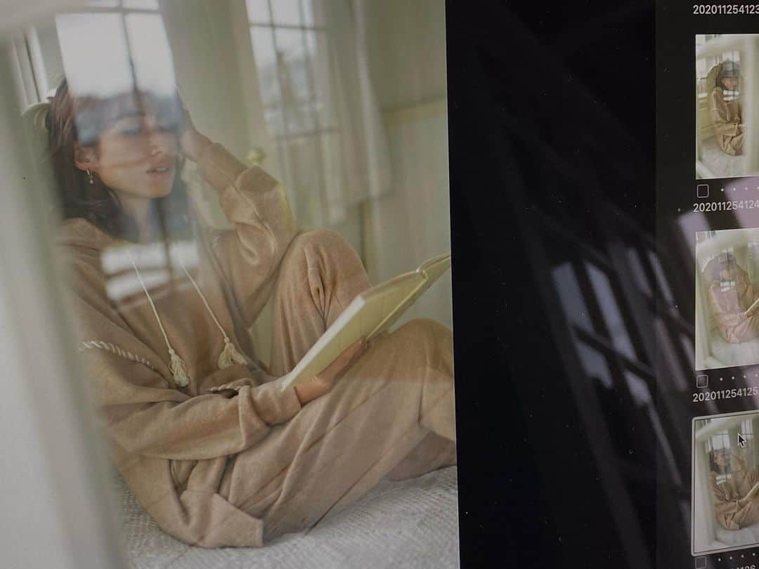 eiko kagamiのインスタグラム：「. . 今日も刺激を貰えた一日に感謝をして…🌙  𝐆𝐨𝐨𝐝 𝐧𝐢𝐠𝐡𝐭◡̈⃝︎⋆︎* . . . . #撮影 #盛れてる写真 #ガラスというフィルター #最高です #ぐっちんありがとう #今回も新作が #可愛すぎてどうしようか」