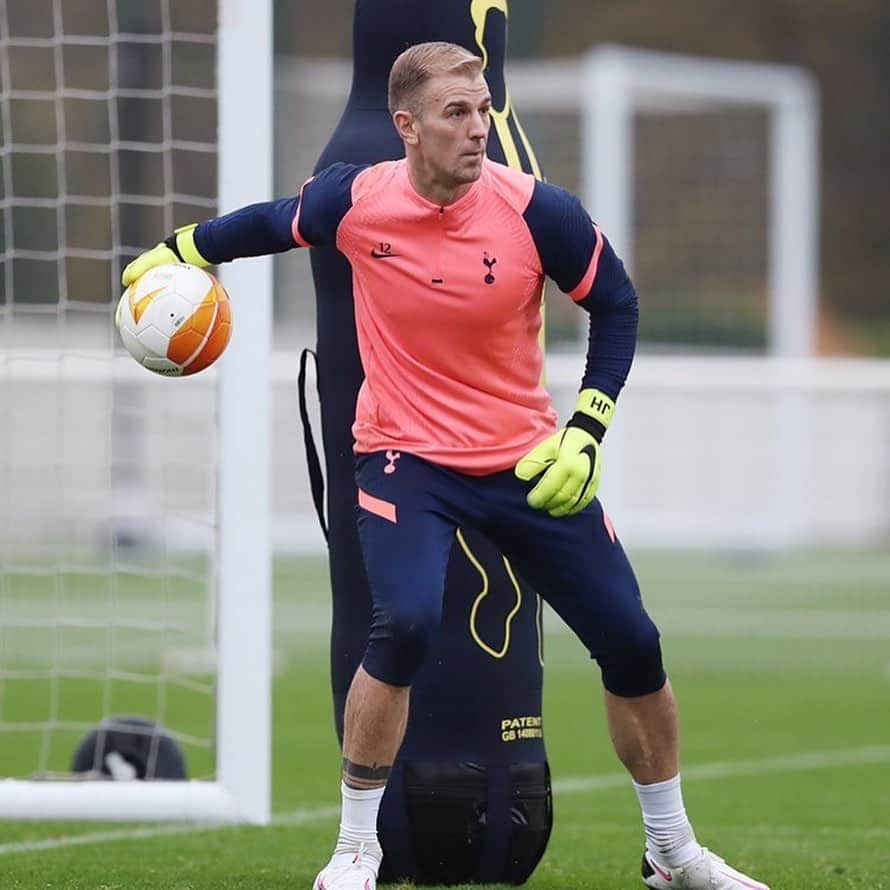 ジョー・ハートさんのインスタグラム写真 - (ジョー・ハートInstagram)「Focus Focus Focus #COYS great session with the boys 🧤🤍」11月25日 23時56分 - joehartofficial