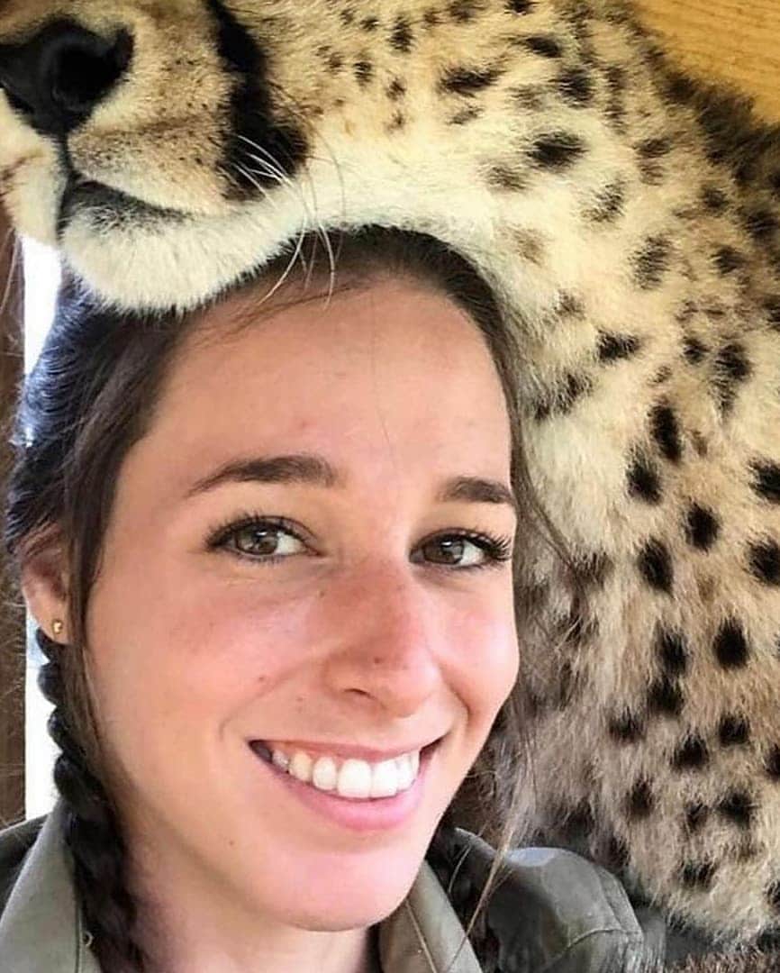 Beautiful Nature & Animalsさんのインスタグラム写真 - (Beautiful Nature & AnimalsInstagram)「Cheetah kisses 💋 beautiful friendship Tag someone  By: @wildcatcentre」11月26日 0時00分 - wonderful_earthpix