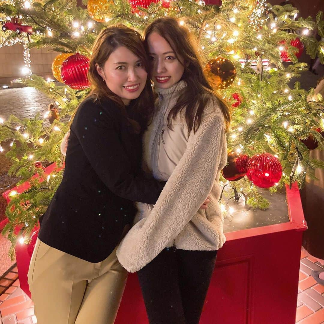 Ryoko Negishiさんのインスタグラム写真 - (Ryoko NegishiInstagram)「クリスマスムード全開🎅🏻♡♡ お家にもこれくらいのツリーほしい🎄 #部屋着イルミ」11月26日 0時11分 - ryokisss