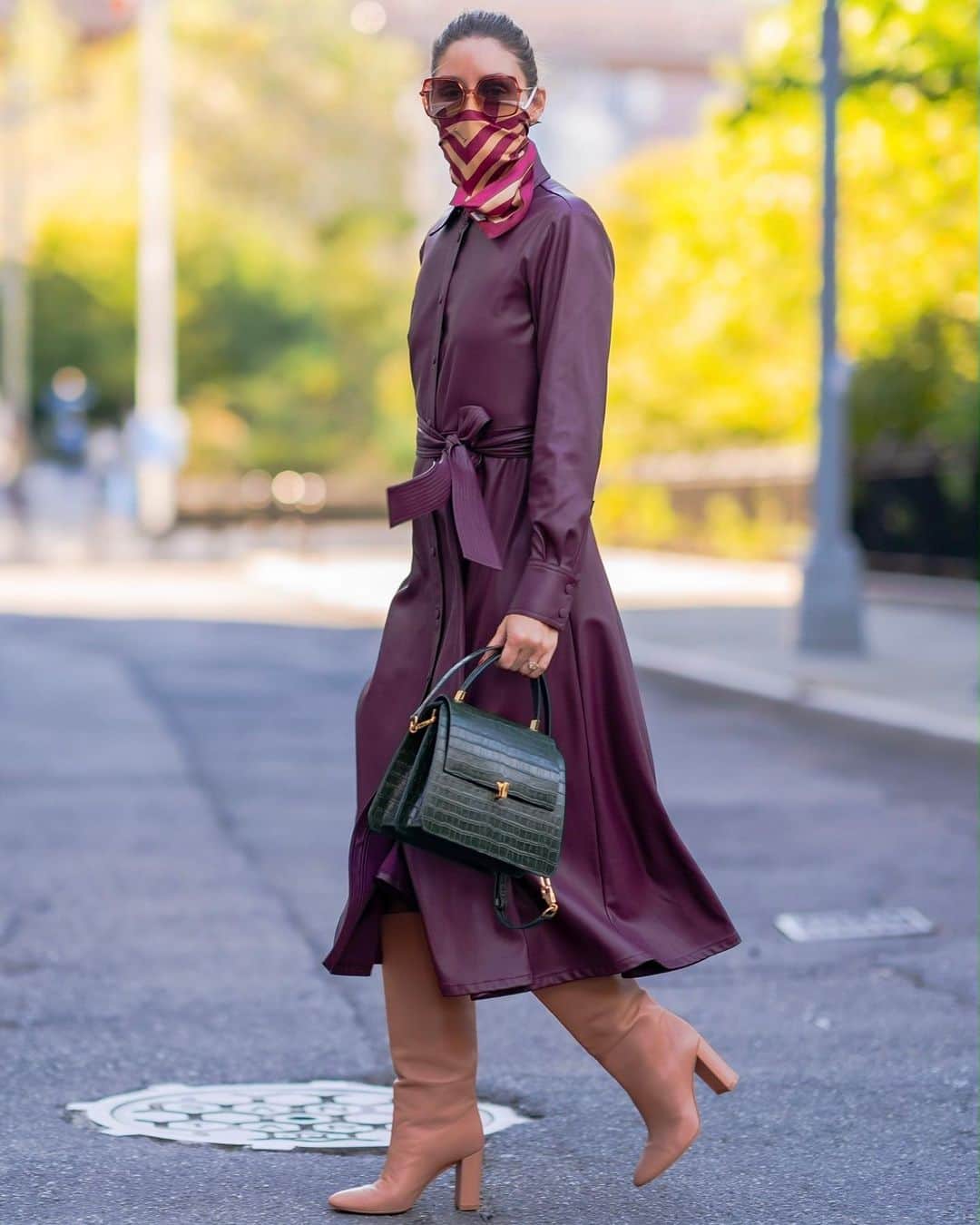オリヴィア・パレルモのインスタグラム：「Feeling a Bordeaux for this Thanksgiving 🍷」