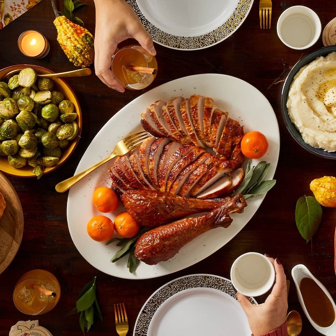 Wal-Mart Stores, Incのインスタグラム：「Big chef’s kiss to all the cooks out there putting in the work today & tomorrow. We see you, we love you, will you please tell us your secret recipes now? You know the ones. 🦃」
