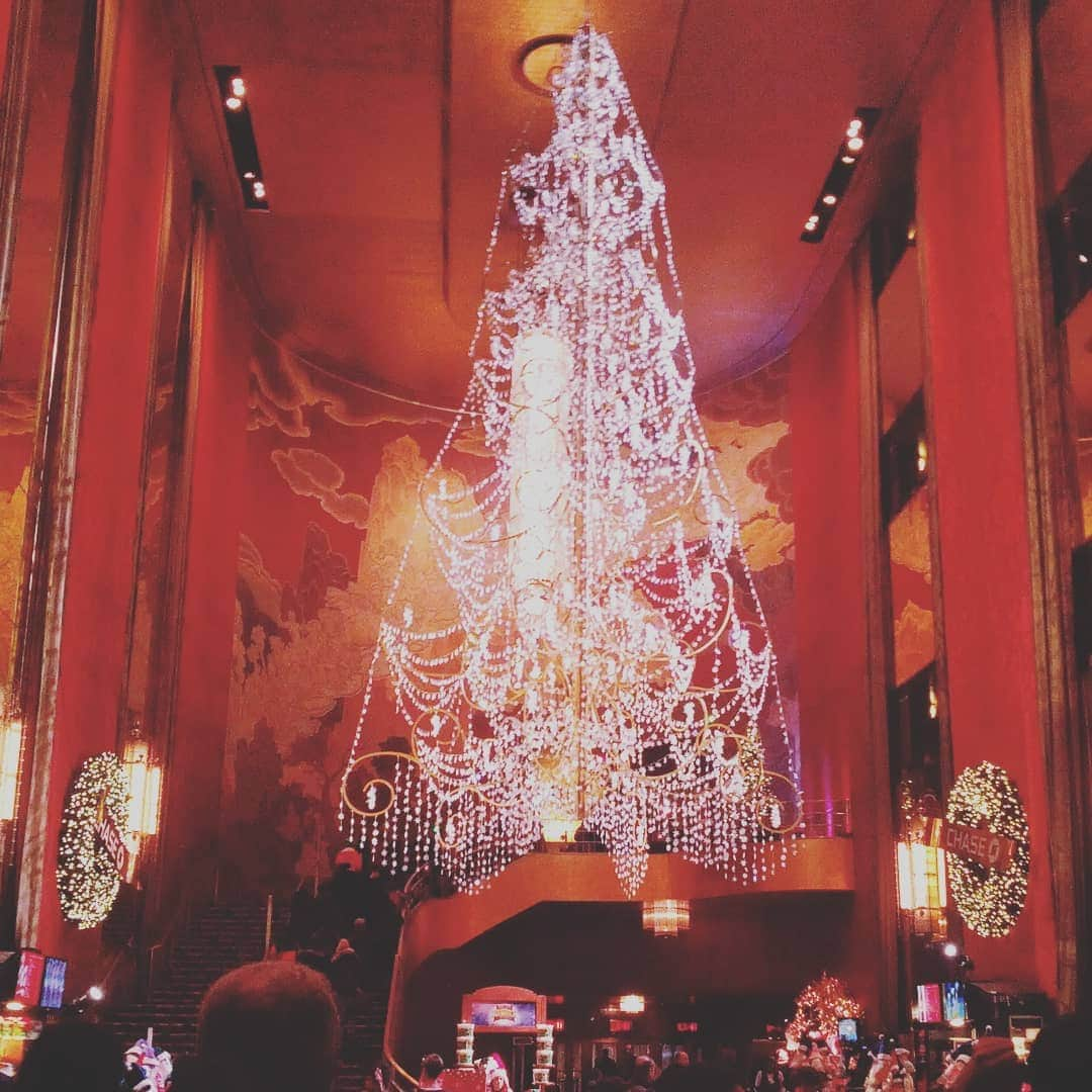 前田真里さんのインスタグラム写真 - (前田真里Instagram)「#過去pic #2013 #radiocity #newyork #tree  ラインダンス、華やかだったなぁ🎅」11月26日 0時07分 - maedamari