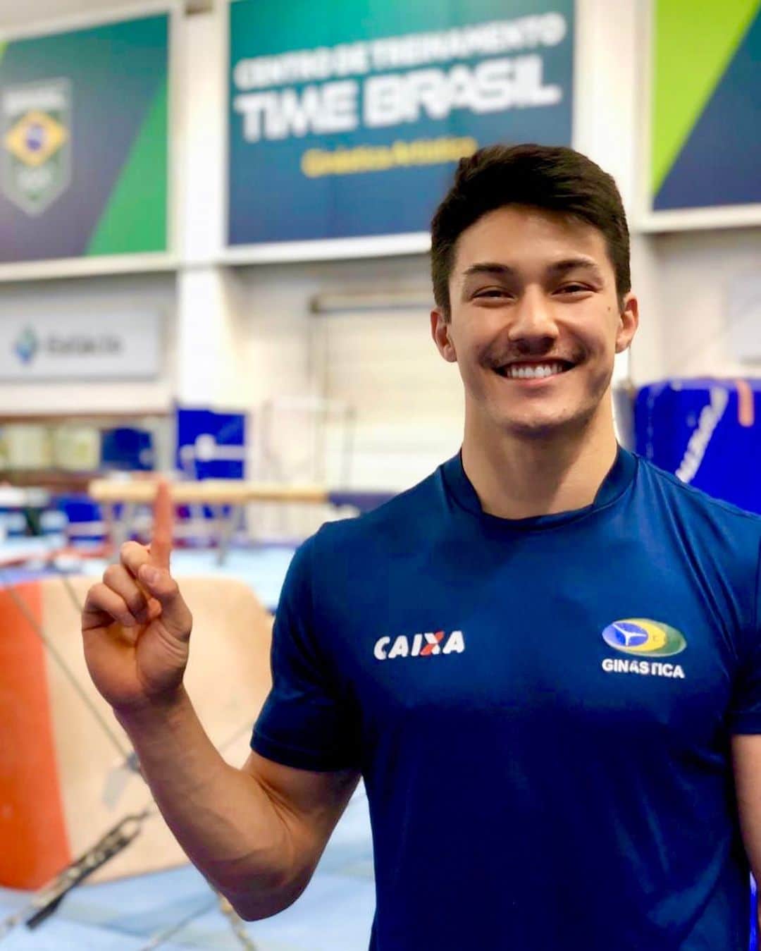 アルトゥール・オヤカワ・マリアノのインスタグラム：「Semana de muito trabalho com a Seleção no Centro de Treinamento #TimeBrasil !  • • • #CAIXA #COB #ComiteOlimpicoBrasileiro #CBG」