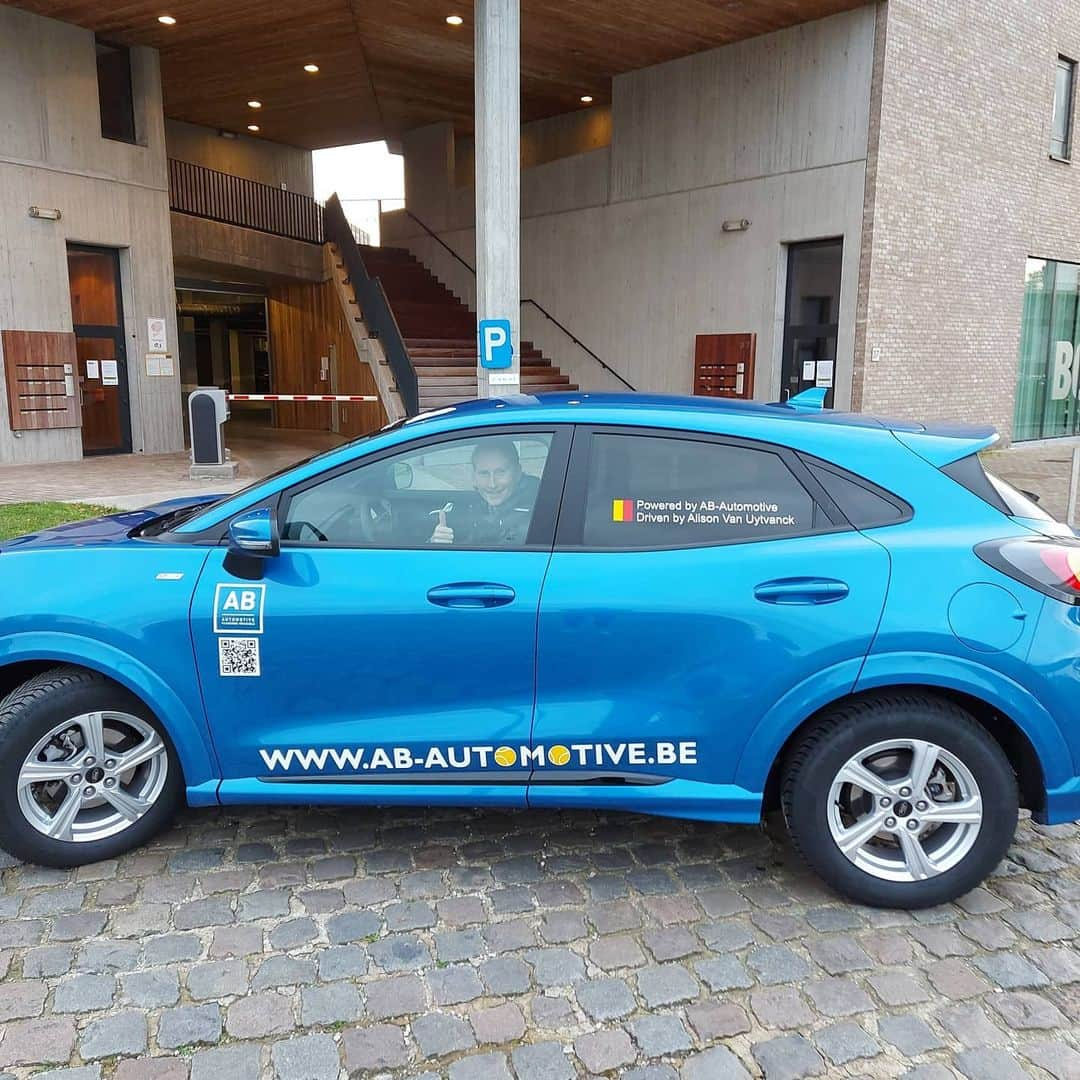 アリソン・バン・アイトバンクのインスタグラム：「Are you also in love with the new Ford Puma? Make sure you visit www.ab-automotive.be to check out this amazing car! 😍」