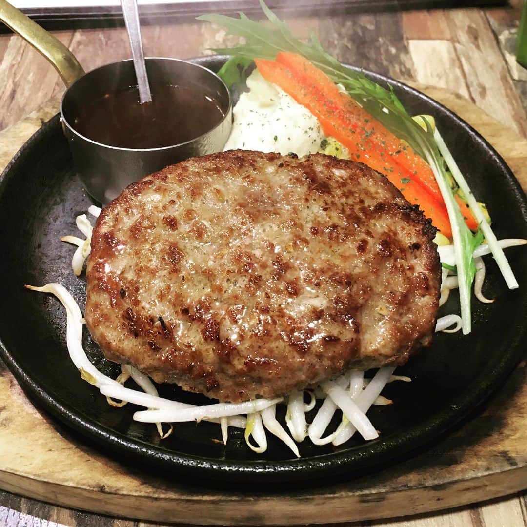 宮田麺児のインスタグラム：「Bostonのハンバーグ」