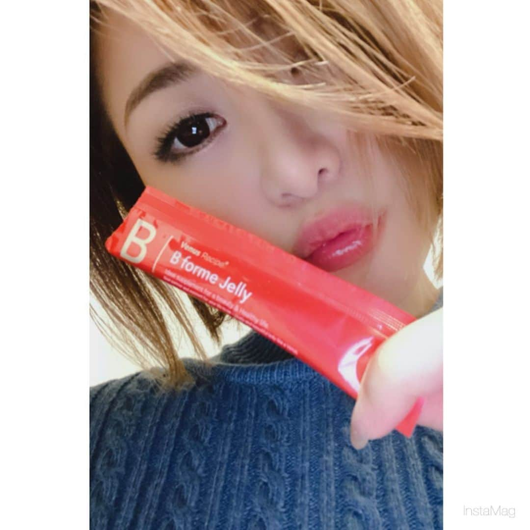 推川ゆうりさんのインスタグラム写真 - (推川ゆうりInstagram)「My favorite item... ＿ For me for you♥️ You need to take good care of your body.  最近、始めた私の美習慣です！  アクティブな日々を送るあなたへ 効率よく理想的なカラダ  アクティブな日々を送るあなたへ 効率よくキレイなカラダに オレンジ風味のゼリーの 美味しい美習慣を提案します。  [容量]   300g(10g+30包)  "こだわりの厳選素材" スッキリサポート:難消化性デキストリン  ・運動サポート:HMB-カルシウム ・元気サポート:金時ショウガ末・香辛料抽出物 ・リズムサポート:野草発酵エキス  #推川ゆうり#av女優 #av#セクシー女優 #jav #japanesegirl #japan #mylife #癒しの時間 #あなたのためにできること」11月26日 0時18分 - oshikawa0613y