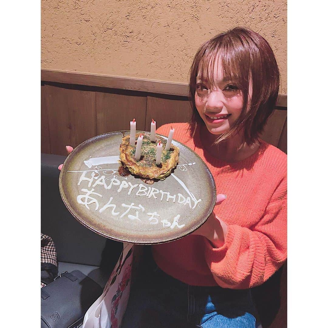 石川あんなさんのインスタグラム写真 - (石川あんなInstagram)「30歳お祝いしてもらいました🥂  まさかの豚玉！笑 ケーキかわいいいいい！ #楽しい動画 #うれしいだいすき #プレゼントありがとうございます  #あー幸せ」11月26日 0時25分 - anna_iskw