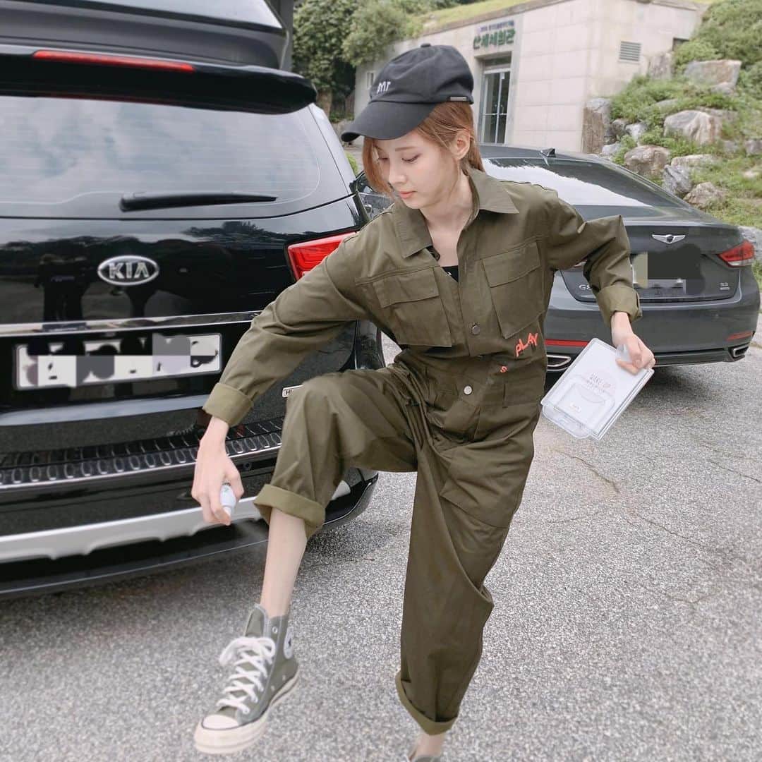ソヒョンさんのインスタグラム写真 - (ソヒョンInstagram)「이장님 아니구요.. 모기 기피제 뿌리면서 열촬했던 차주은 이구요..✌️ 무더운 여름 고생 많으셨던 우리 #사생활 팀💚」11月26日 0時34分 - seojuhyun_s