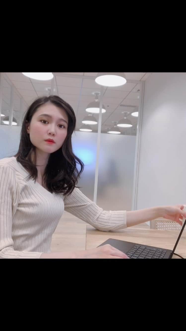 太田理恵のインスタグラム：「後輩に何でも教えてあげるOLの動画」