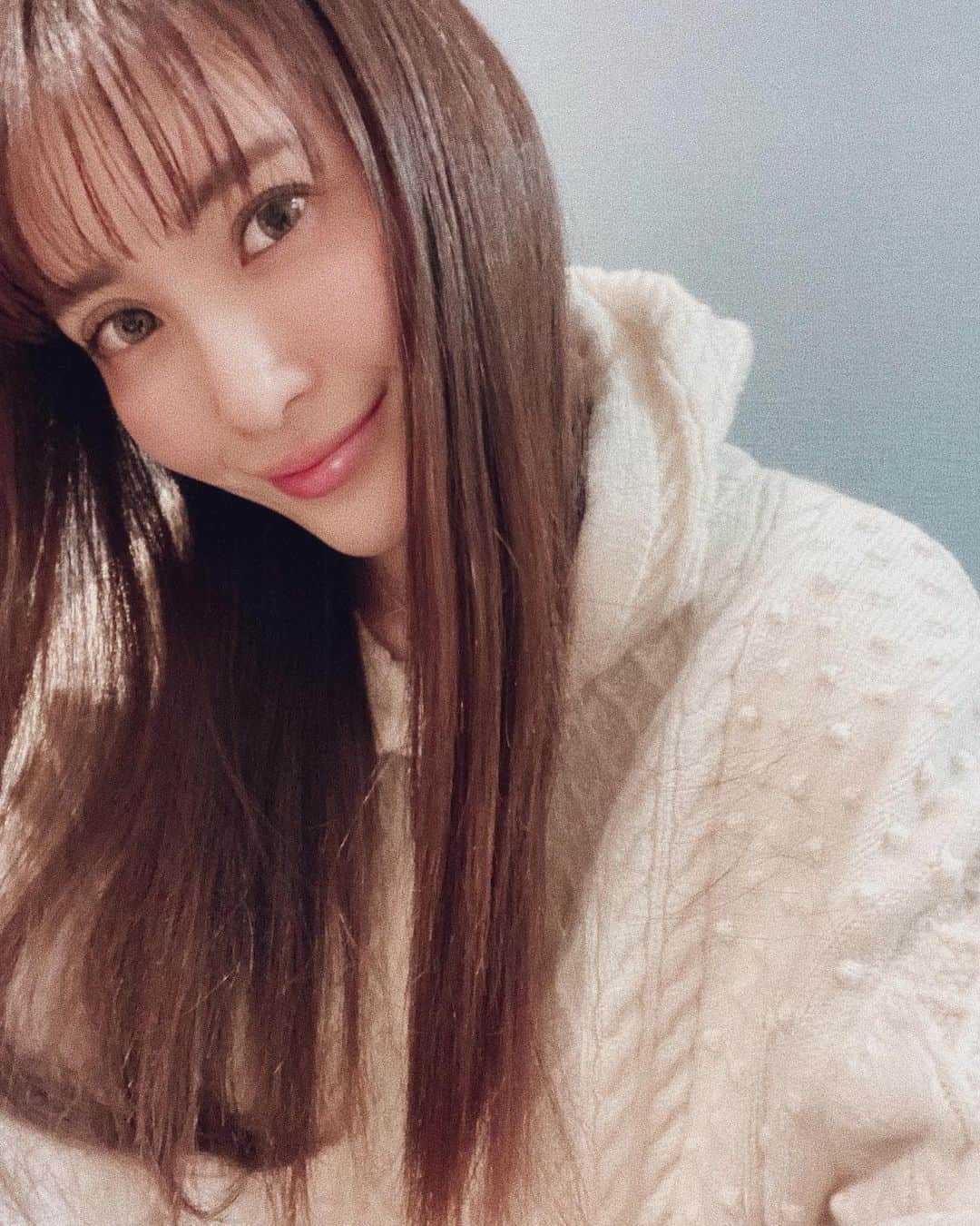 のインスタグラム：「3月ぶりのヘアサロン💁✂ 頭軽くなりすぎて飛べそう🥺  #ootd #コーデ #モデル #ファッション #travel #旅行 #化粧  #model #coordinate #ヨガ  #yoga  #東京 #fashion  #tokyo #trip #travel #tbt #hawaii #waikiki #official #客室乗務員　#おしゃれさんと繋がりたい #美容好きな人と繋がりたい」