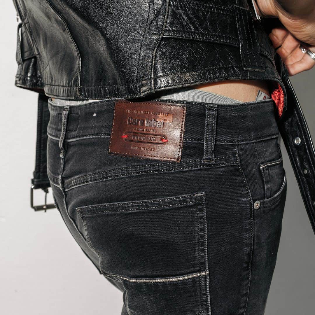 ケアレーベルのインスタグラム：「A good denim is a love that never fades.⁣ ⁣ care-label.com⁣⁣⁣ ⁣ #carelabel #denimlovers #denimstory #denimaddiction」
