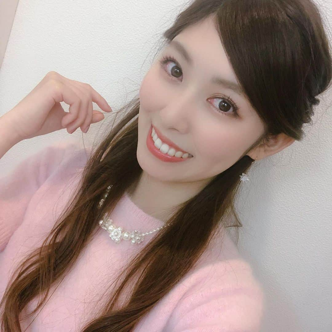 橘ゆりかさんのインスタグラム写真 - (橘ゆりかInstagram)「🛼🎀🌷﻿ ﻿ 「#懺悔の部屋」生放送のご視聴、コメントありがとうございました❣️﻿ ﻿ #明坂聡美 さん #中原ありす さんに見守っていただきながら懺悔してきました🥺﻿ ﻿ 最後に髪ぼっさぼさになったけど﻿ 縄跳びちゃんと飛べたよ笑？？﻿ ﻿ ﻿ #ざんべや #橘ゆりか #半袖ニット #ハーフアップ」11月26日 0時49分 - yuricalcal