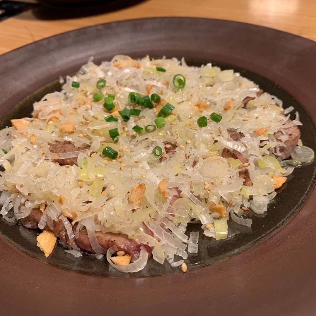 戸田めぐみのインスタグラム：「仕事の合間の時間に、ミラソニCD発売お祝いひとり焼肉☺️❤️ おめでとうミラソニ。 みんな聴いてね。  #焼肉 #ひとり焼肉 #安定のトラジ」
