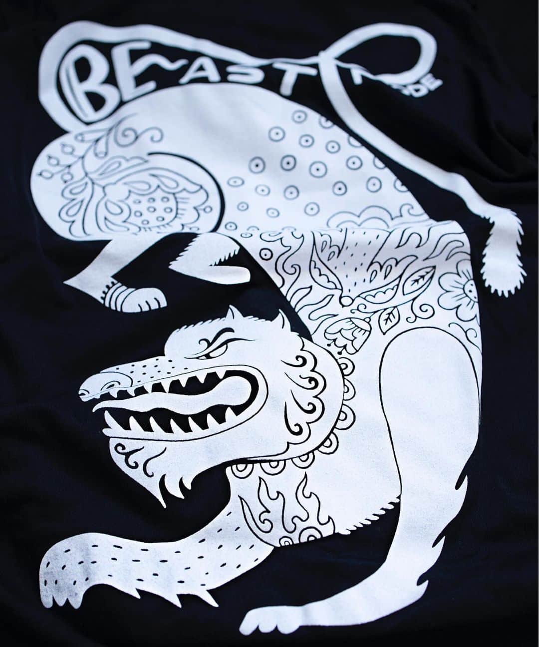 Dinara Mirtalipovaのインスタグラム：「I woke up this morning and realised only a few of these beasts are left in my small inventory and I haven’t even posted about them yet. So if you’re hesitating - grab them before they are gone.  P.S. I’m excited to make more T-shirts, now thinking about the themes and the types of personalities to illustrate :))  And enjoy our annual promotions until Dec 2.  US and Canada - mirdinara.com International - mirdinara.Etsy.com  #folktail #mirdinaratshirt #beastmode」