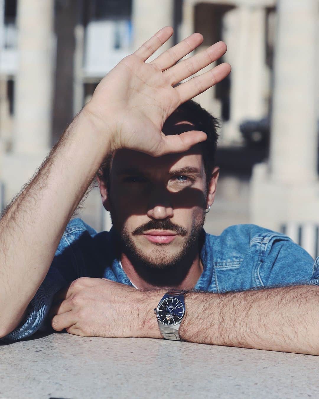 のインスタグラム：「Architectural lines and modern look : the #HighlifeHeartBeat is a perfect everyday partner!   📷  @romaincosta_ #FrederiqueConstant #AccessibleLuxury #LiveYourPassion #Highlife #HighlifeStyle #HighlifeClub Check out the link in bio to learn more about the Highlife Heart Beat collection.」