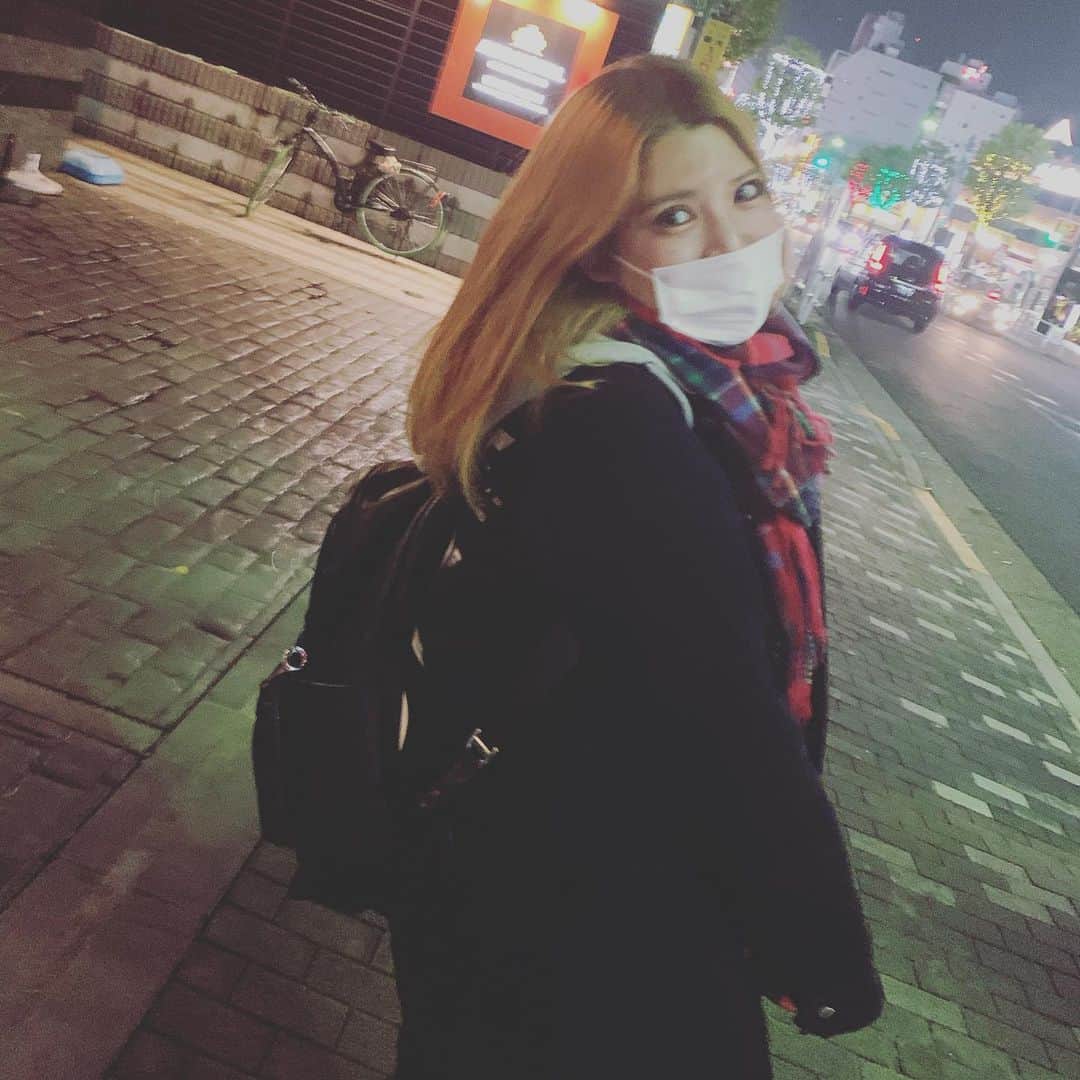 坂口杏里のインスタグラム：「BARカシェット オープンしました♥️♥️ 今日も今日とて飲みたい😍😍 にんにく注射したから元気もりもり！  あと  カシェット、坂口杏里名刺もできたよ⭐️  09054307175  ↑何かあればこちらまで！ Bar Cachette (カシェット) 東京都新宿区歌舞伎町2-11-7 メトロビル4階 営業時間 1:00～  お待ちしてますん💕 男性１時間3000円 女性１時間1500円 （飲み放題）  ライン交換写メ撮ろ♡」