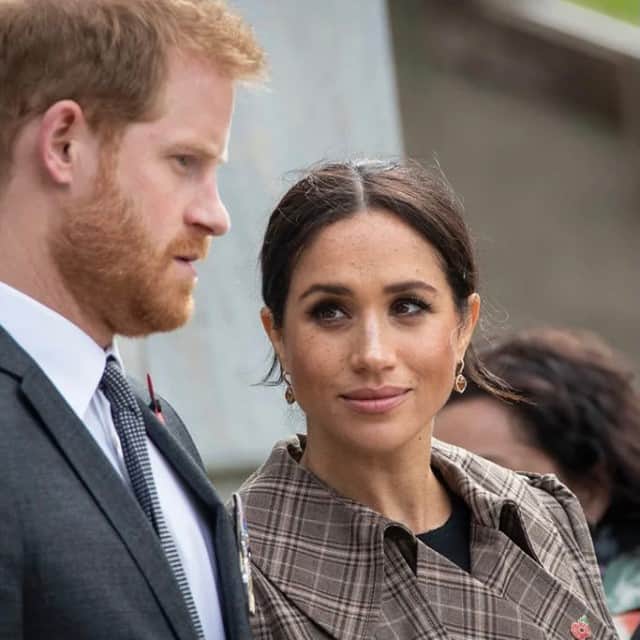 Vogueさんのインスタグラム写真 - (VogueInstagram)「The Duchess of Sussex revealed today that, in July, she suffered a miscarriage.   In a powerful op-ed, Meghan Markle described how one morning she felt a sharp pain in her stomach while tending to the couple’s young son, Archie Mountbatten-Windsor. “I knew, as I clutched my firstborn child, that I was losing my second,” she wrote. She shared a scene of sadness at the hospital, where she and her husband mourned the loss together. She then went on to highlight the culture of silence surrounding miscarriage, and how she questioned how she and her husband would move forward. The answer was to start by asking one another “are you ok?”  Read more at the link in our bio.」11月26日 1時01分 - voguemagazine