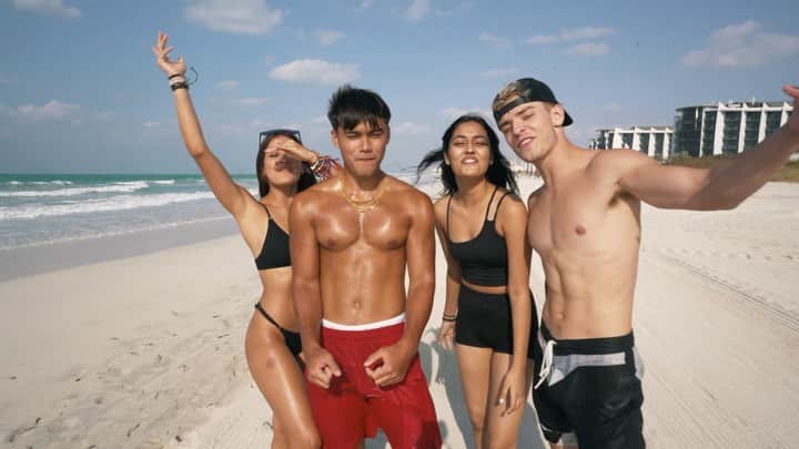 R3habのインスタグラム：「show us what “One Love” means to you by sending in a home video 💜❤️  link in bio for all info   #NowUnitedR3habOneLove」