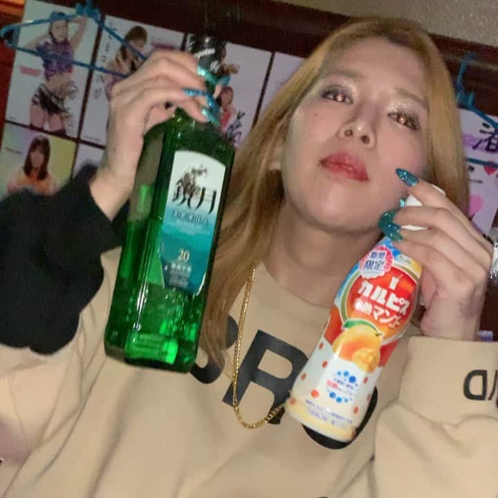 坂口杏里のインスタグラム：「本日限定カクテル！ カルピスマンゴーハイ🥭😍✨ むちゃうんまっ！」