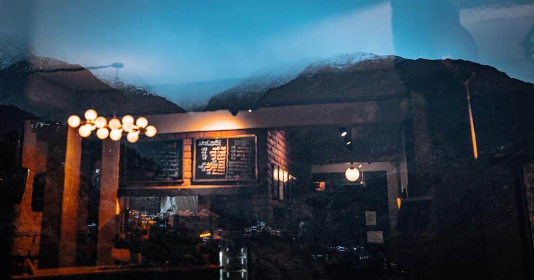 Abhinav Chandelさんのインスタグラム写真 - (Abhinav ChandelInstagram)「I ordered another cup of coffee and stared outside.  The snow is slowly descending down the mountain these days, and I tried figuring out the height till which it had reached, while taking sips from my coffee and trying my best to work on editing a few pictures, instead of staring outside at the mountains.  The winters are here, I watched the cherry blossoms petals fallen on the ground, forming beautiful pink circles around the tree before being blown away by the icy winds flowing down from up the mountains. Everything was wet, from my jacket, to the windows outside, where droplets would form various shapes, as if the clouds outside were leaving a message that we weren’t intelligent enough to read.  So I took another sip from my cup of coffee and stared at the mountains, at the snow, at the cafe I was sitting in with different types of coffees mentioned on the menu and yet each one of them just fulfilling a single purpose, to help us pass time while we watch the winters envelope our town.  And eventually, I closed my laptop, laughed at a joke I remembered, and continued staring at the mountains outside.  Watching winters slowly crawl down the mountains.」11月26日 1時29分 - abhiandnow