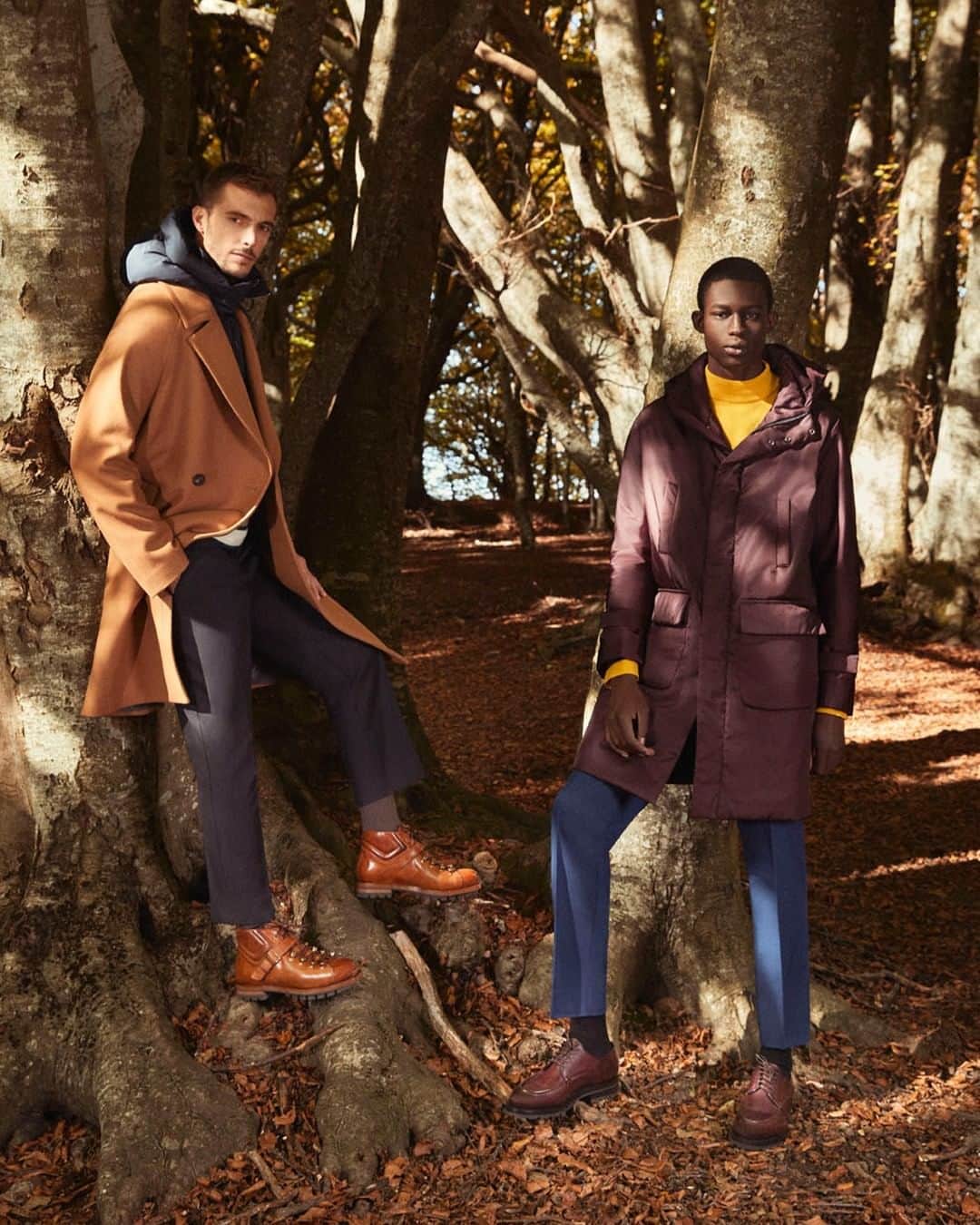 サントーニのインスタグラム：「Tall dark trees, a bed of wilted brown and orange leaves and flecks of sunlight passing through green dappled branches: an Autumn Walk is a story celebrating Santoni's FW20 collection and an autumnal colour palette inspired by the territory of Le Marche.   #Santoni #SantoniFW20 #MadeinSantoni」