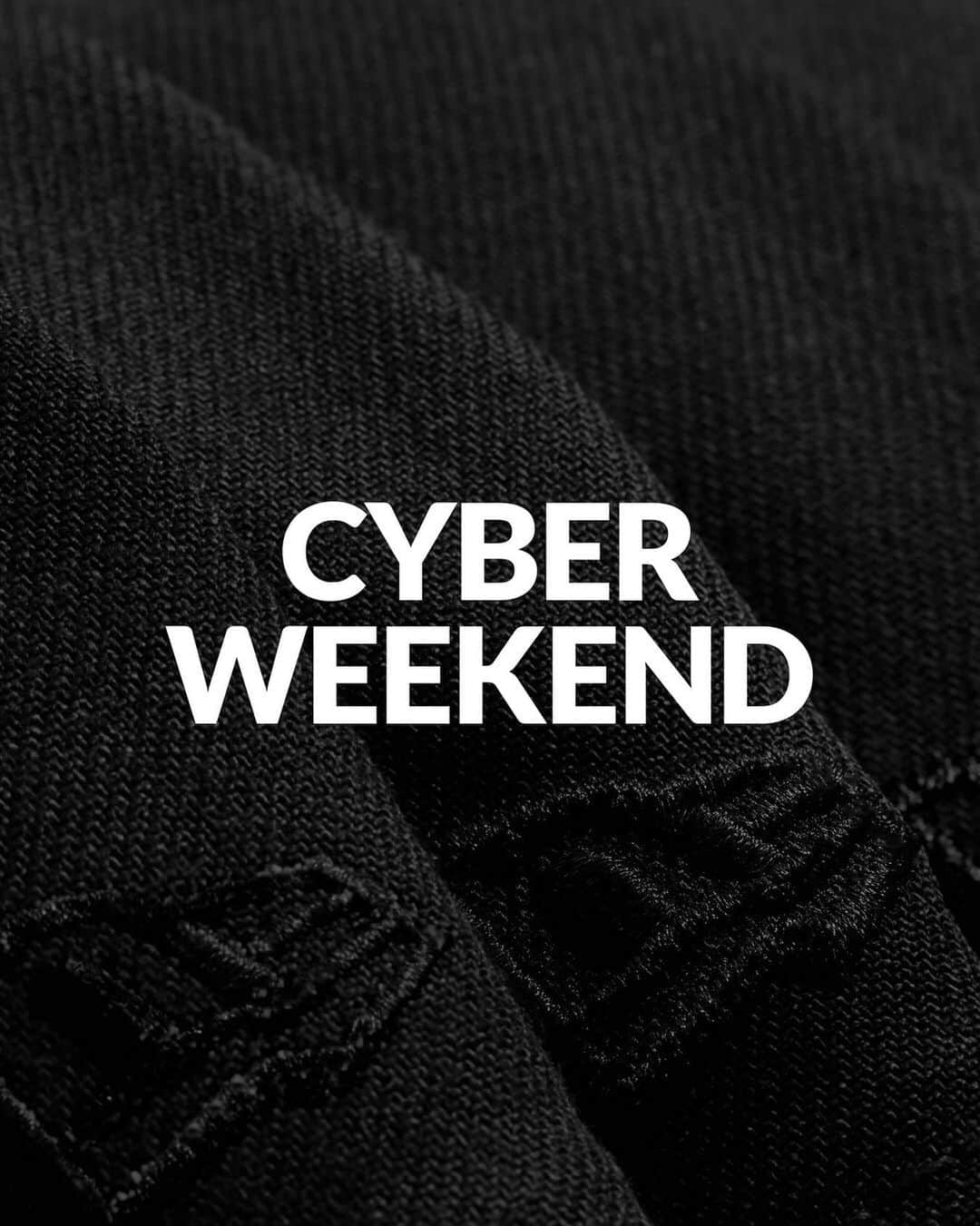 ニューエラ・キャップのインスタグラム：「Starting 11/26 at 9PM EST get 25% off orders of $50 or more and 30% off orders of $100 or more at neweracap.com . *exclusions apply, sale ends 11/30 11:59PM EST」