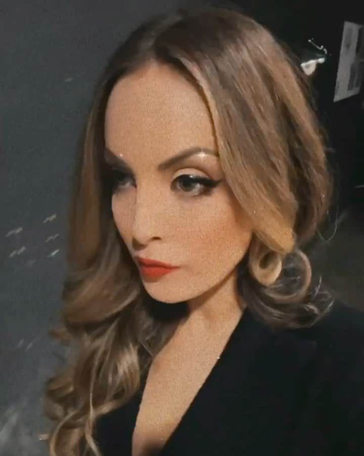 のインスタグラム：「Temporarily promoting her to the grid cuz of the BDE (Big Dynasty Energy)」