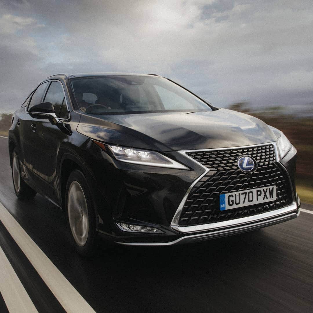 Lexus UKさんのインスタグラム写真 - (Lexus UKInstagram)「“The rolling mountains, the tight lanes, the coastal routes – it navigates them seamlessly.”  Michelin-starred chef @Tom_Kitchin on why the #LexusRX is made for Scotland.  #Lexus #Chef #Food #Foodie #MichelinStar #Foraging #Scotland #ScottishHighlands #Scottish」11月26日 1時48分 - lexusuk