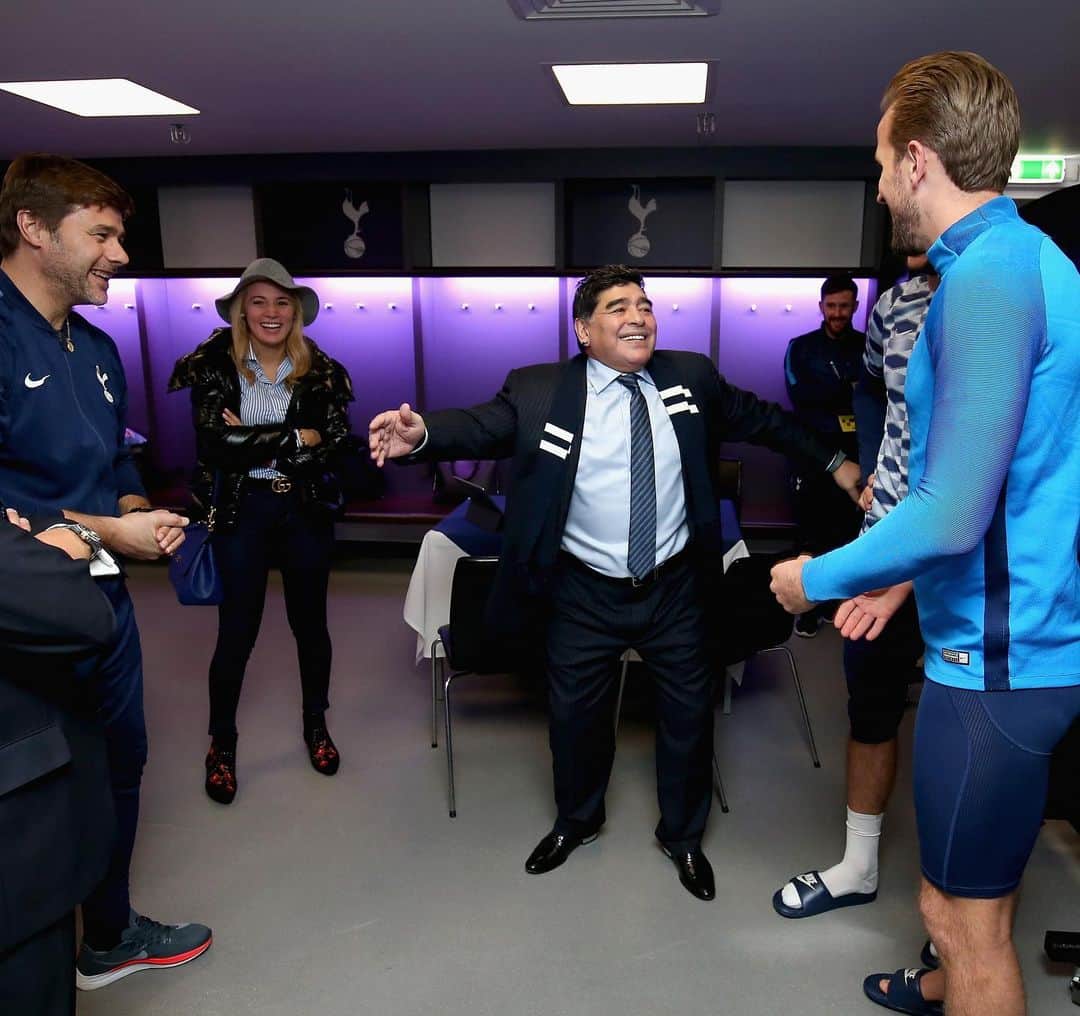 ハリー・ケインのインスタグラム：「Privileged to have met him. Very sad news. RIP Diego Maradona.」