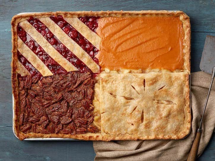HGTVさんのインスタグラム写真 - (HGTVInstagram)「What's your favorite Thanksgiving dessert? 🥧 @FoodNetwork has recipes for tried-and-true classics like pumpkin and pecan pie plus innovative twists and fun flavor combos to satisfy your sweet tooth. 😋 Save room for something sweet!  #HowToThanksgiving #thanksgiving #dessertrecipes #thanksgivingdesserts #foodnetwork」11月26日 1時59分 - hgtv