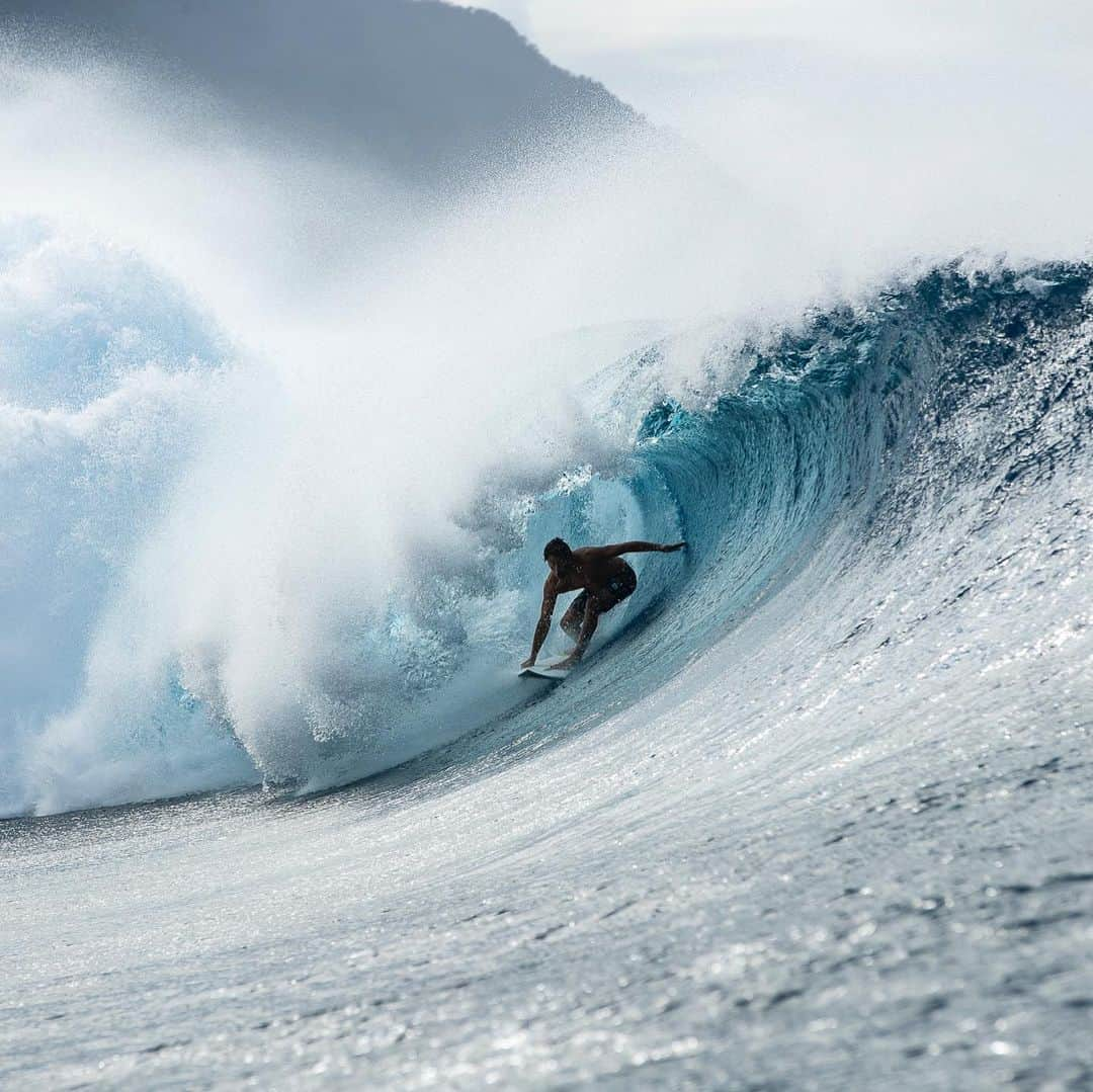 ジェレミー・フローレスさんのインスタグラム写真 - (ジェレミー・フローレスInstagram)「Eating the Reef for Breakfeast 🤤 #WipeOut Swipe. . 📷: @benthouard」11月26日 2時00分 - floresjeremy