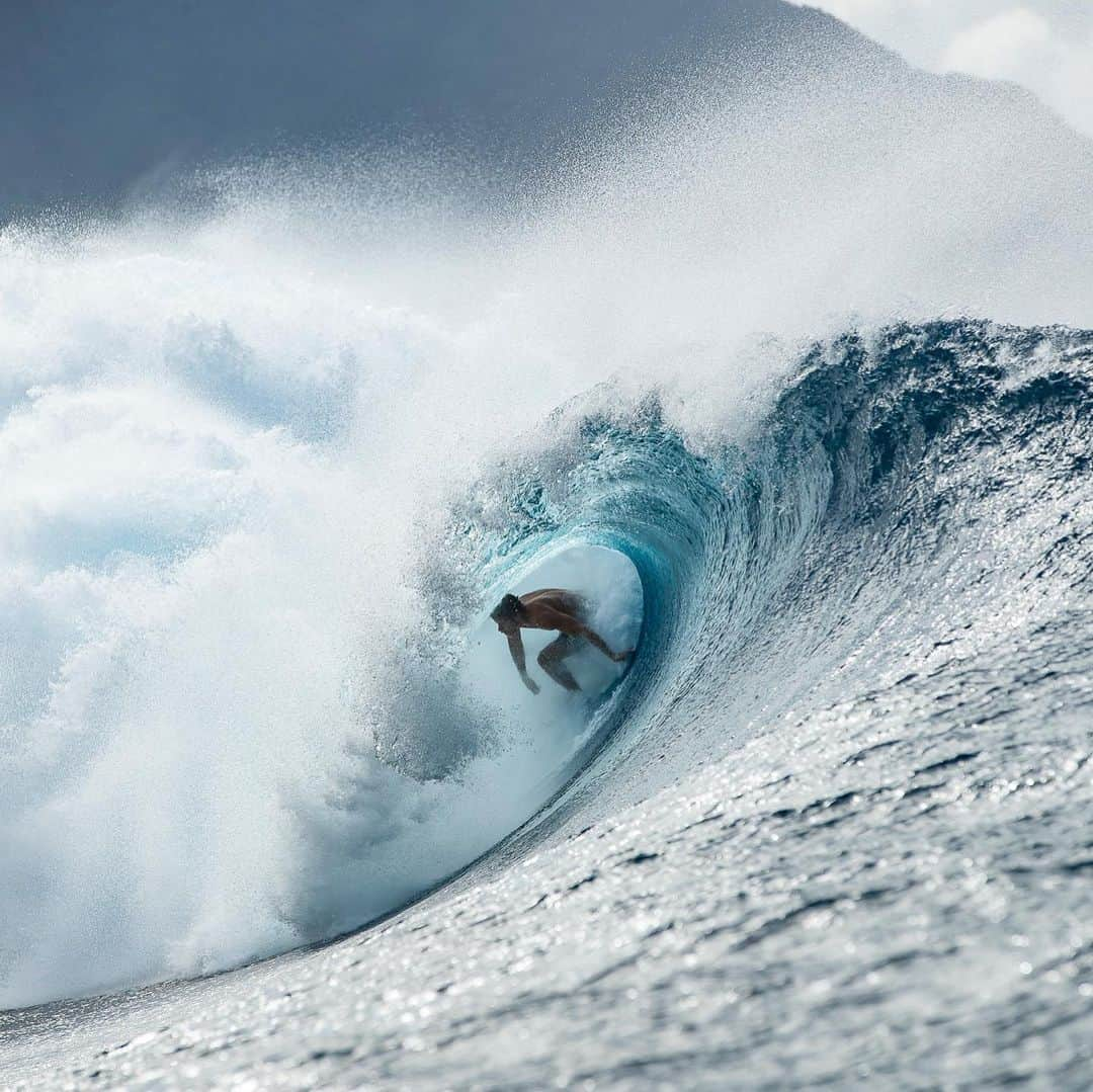 ジェレミー・フローレスさんのインスタグラム写真 - (ジェレミー・フローレスInstagram)「Eating the Reef for Breakfeast 🤤 #WipeOut Swipe. . 📷: @benthouard」11月26日 2時00分 - floresjeremy