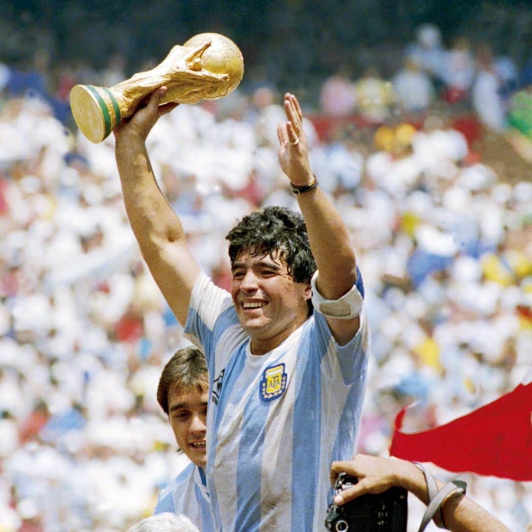 フラムFCさんのインスタグラム写真 - (フラムFCInstagram)「One of the greatest footballers of all time. RIP Diego Maradona.」11月26日 2時00分 - fulhamfc