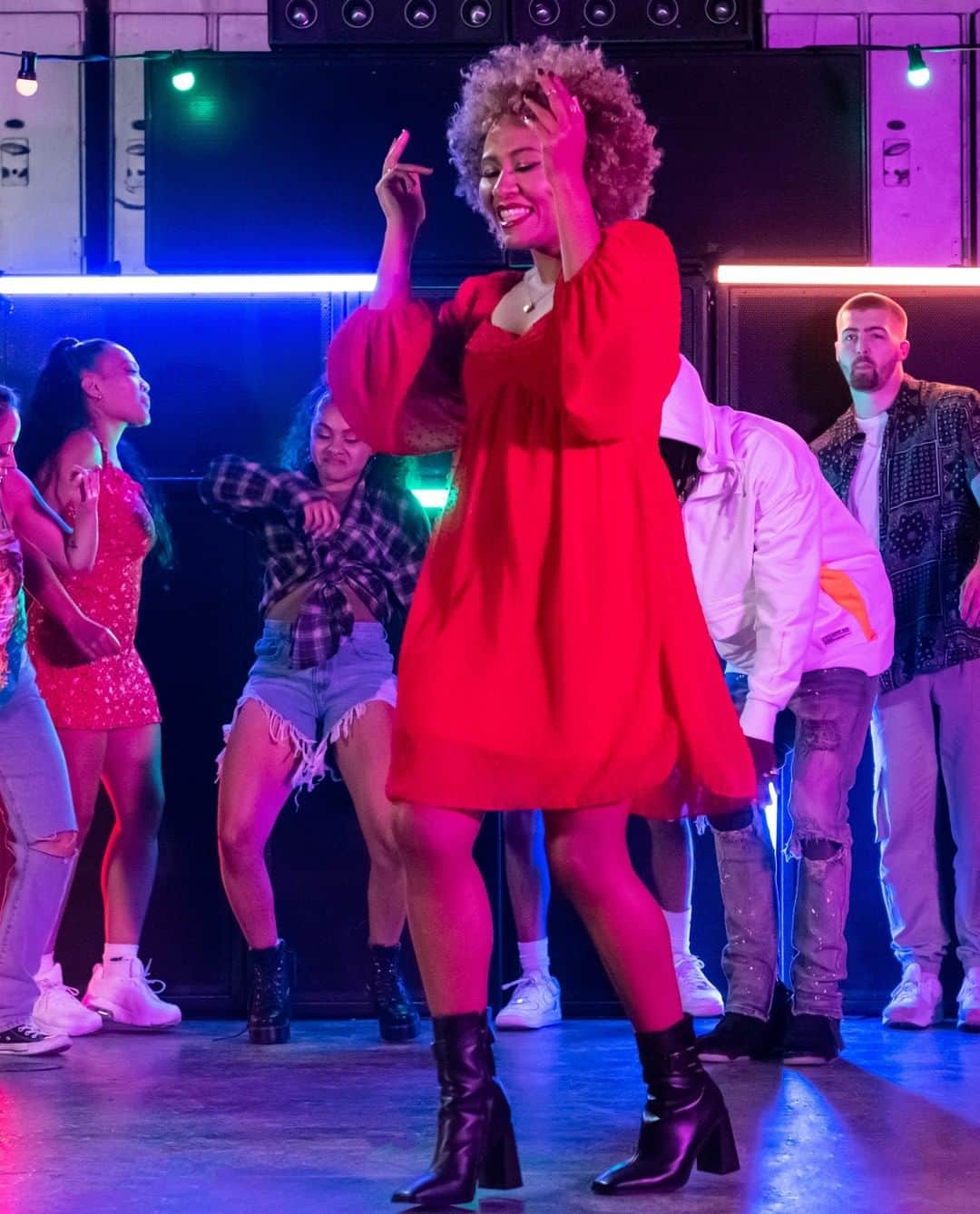 Emeli Sandéのインスタグラム：「Who's the person you always want more of? Tag them in the comments!  Get #MoreOfYou at the link in bio」