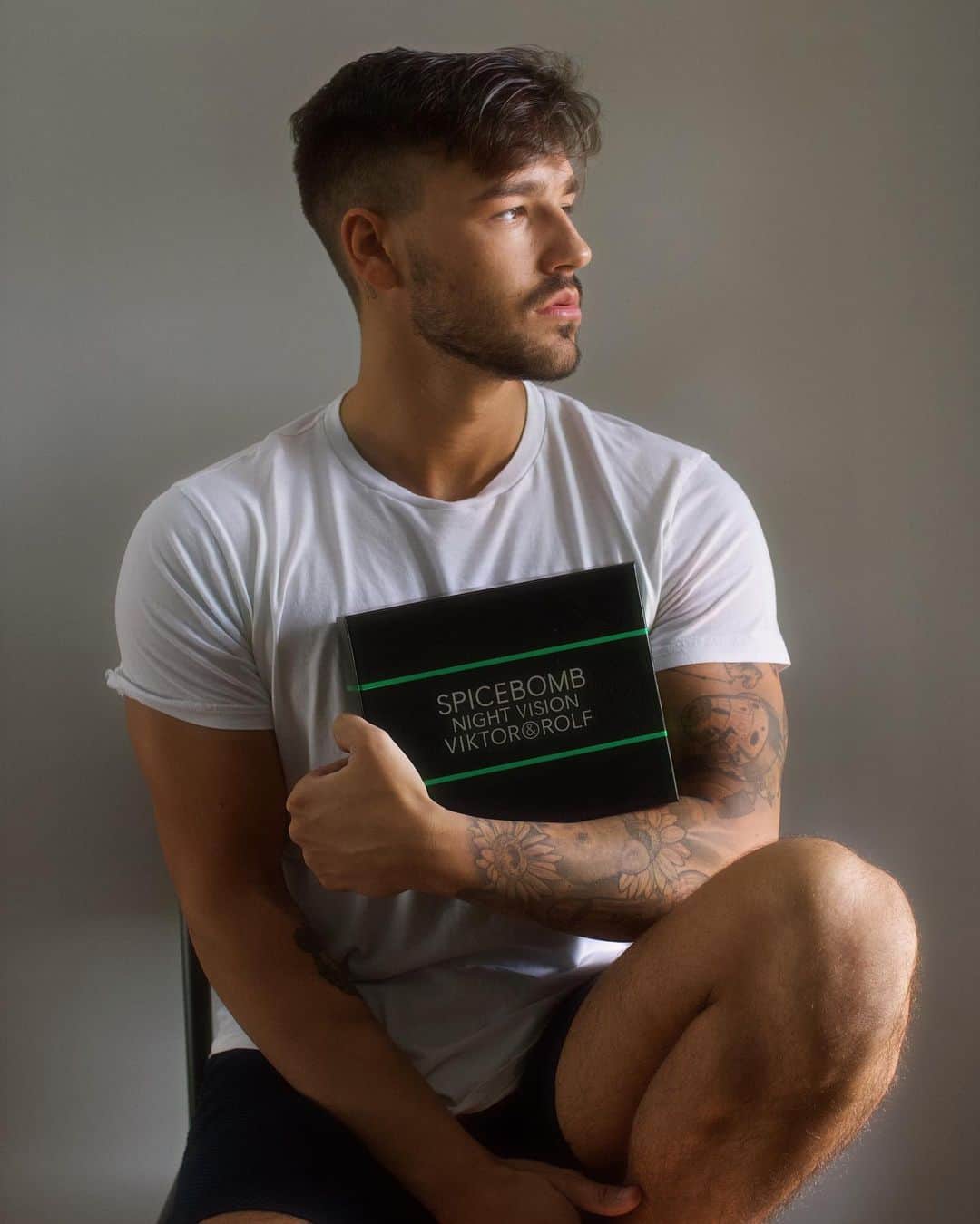 ジェイコブ・ホワイトサイズのインスタグラム：「This year black friday is turning spicy, and you most definitely will be needing some Spicebomb Night Vision (my absolute favorite)」