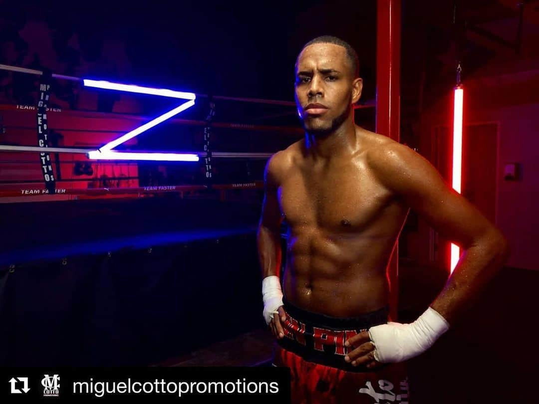 ミゲール・コットのインスタグラム：「#Repost @miguelcottopromotions ・・・ DANIELITO ZORRILLA CON GRANDES METAS PARA EL 2021     CAGUAS, PUERTO RICO- El 2020 ha sido un año silente para el prospecto Danielo ‘El Zorro’ Zorrilla, toda vez que la pandemia del COVID-19 ha puesto en compás de espera el ascenso de uno de las mejores promesas pugilísticas de Puerto Rico.     Pero a partir del 2021, la expectativa del actual monarca regional NABO de la Organización Mundial de Boxeo en las 140 libras es poder enfrentar retos de gran envergadura, incluyendo un posible enfrentamiento con el invicto campeón mundial super ligero de la Organización Mundial de Boxeo y del Consejo Mundial de Boxeo, el mexicano-americano José Ramírez.     Sin embargo, el camino hacia esa oportunidad de título mundial tiene como primer escollo el reto del veterano colombiano Rodolfo “El Tsunami” Puente (19-4-2 con 14 KO’s), a quien habrá de enfrentar en el pleito estelar del cartel DIRECTV Boxing Nights el próximo 5 de diciembre en el coliseíto Pedrín Zorrilla de San Juan en presentación de Miguel Cotto Promotions y H2 Entertainment junto a Golden Boy Promotions.     “Tengo muchos planes para el 2021. Quiero convertirme en campeón mundial y compensar el tiempo perdido en el 2020. Pero todo empieza el 5 de diciembre cuando enfrente a Puente, que es un peleador con un buen récord y un buen número de nocauts”, dijo Zorrilla, que posee marca perfecta de 13-0 con 10 KO’s.     “Llevo entrenando todo el año para varias peleas que se cayeron e hice un buen campamento para esta. No vengo a subestimar a nadie, así que vengo bien preparado, en gran condición y con hambre de ganar. Pero mi mente está en peleas grandes. Esta va a ser una pelea para calentar motores a lo próximo que viene y el 5 de diciembre lo van a ver”.     Según Zorrilla, su meta es poder rivalizar con Ramírez para mediados o fines del 2021 si todo sale bien el 5 de diciembre y logra superar sus combates posteriores a inicios del 2021.     “En el 2021 vamos por los grandes retos, en búsqueda de una pelea de título mundial. Estoy listo para eso y preferiría retar a Ramírez cuando me llegue esa oportunidad. Confío en la empresa y su plan de trabajo”, indicó Zorrilla.  Ñ」